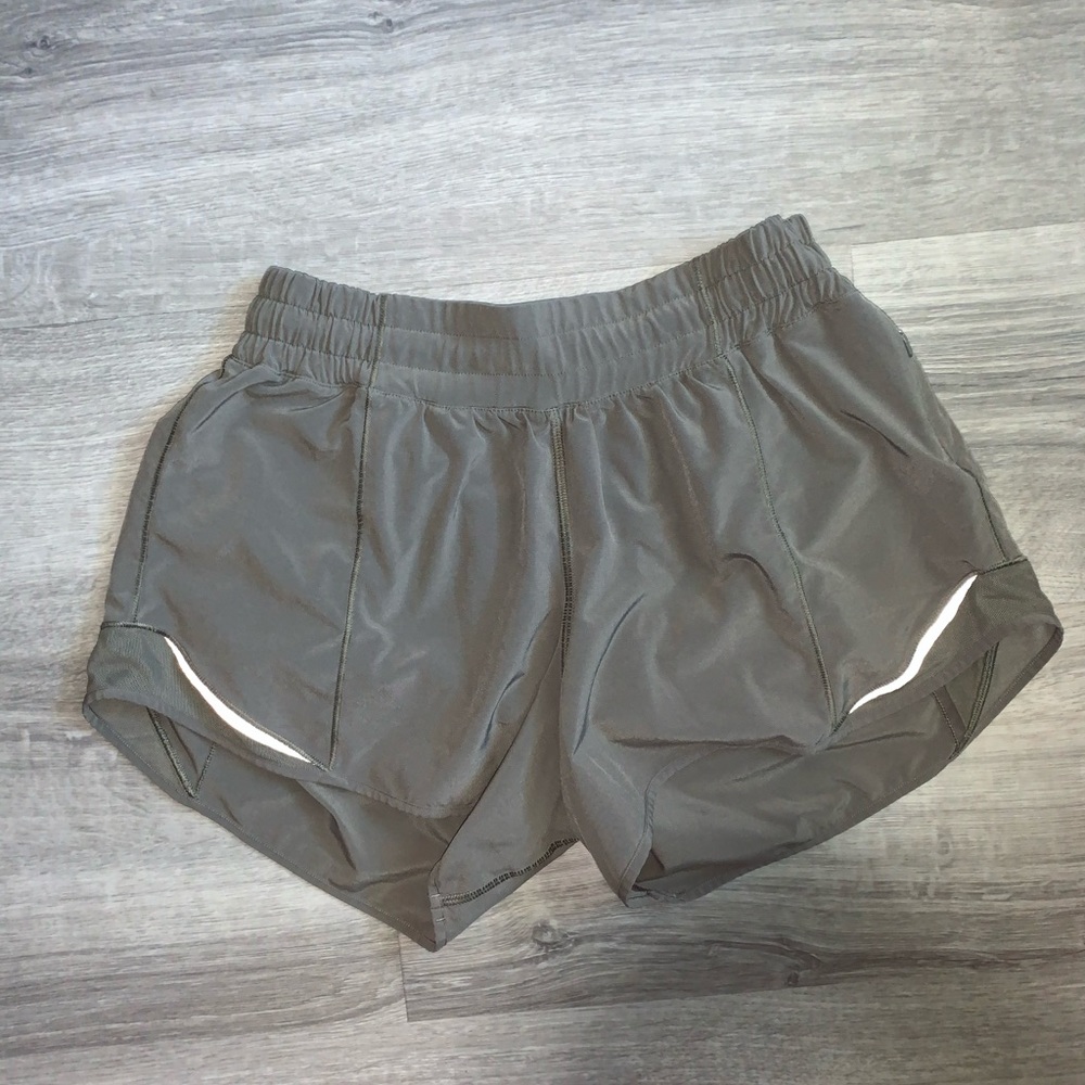 Lululemon Hotty hot short II *2.5”